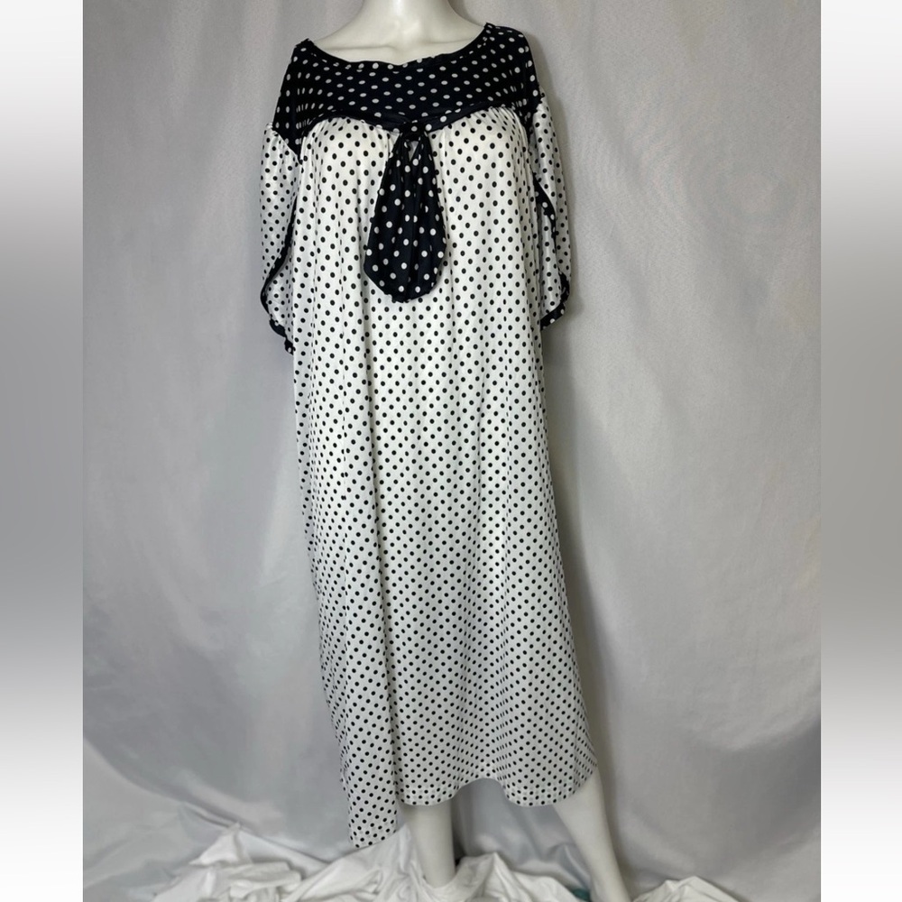 VINTAGE ROMANS BRAND SIZE LARGE/XL HOUSE GOWN Black & White Polka Dot